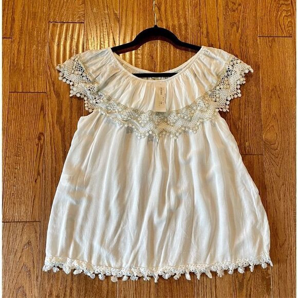 Ella gold trim nwt crochet lace neckline top one size - Picture 8 of 10